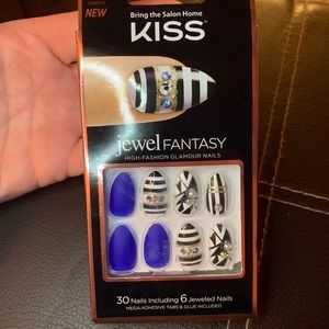Kiss press on nails